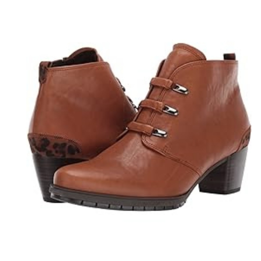 Gabor sz 8 genuine leather Cognac cheetah booties